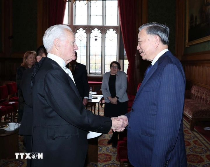 Tổng Bí thư Tô Lâm hội kiến Chủ tịch Thượng viện Anh John Mcfall. (Ảnh: TTXVN)