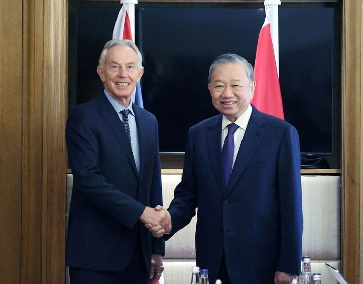 Tổng Bí thư Tô Lâm gặp nguyên Thủ tướng Anh Tony Blair. (Ảnh: Thống Nhất/TTXVN)