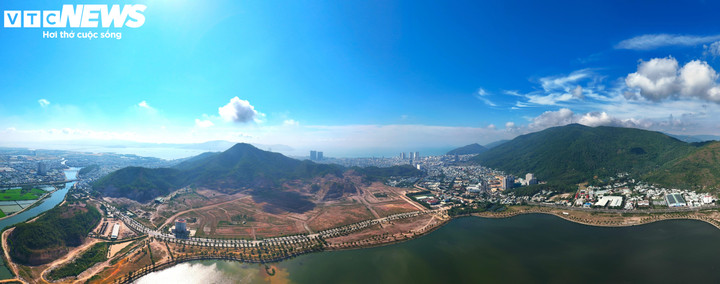 Toàn cảnh Khu đô thị hồ Phú Hòa trên địa bàn các phường Quy Nhơn Bắc, Quy Nhơn Nam, Quy Nhơn (tỉnh Gia Lai) sau 10 năm hoang hoá.