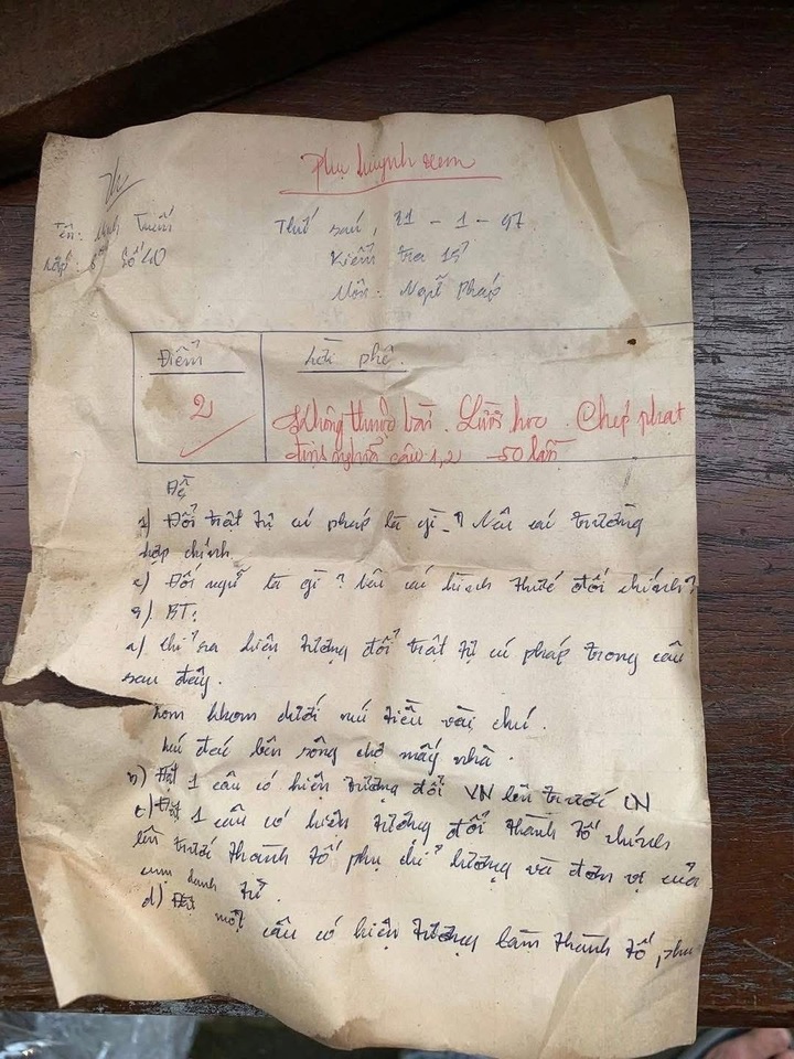 Bài kiểm tra 2 điểm giấu 28 năm, dân mạng gọi là 'báu vật tuổi học trò' - 2