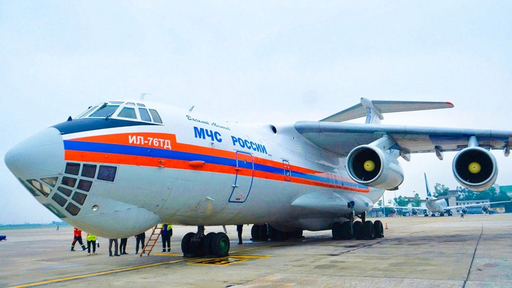 Máy bay Nga tại sân bay Nội Bài.