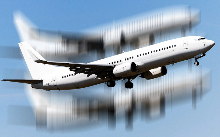 Vì sao khi máy bay đi vào vùng nhiễu động, chúng ta có cảm giác như rơi tự do? (Ảnh: Telegraph)