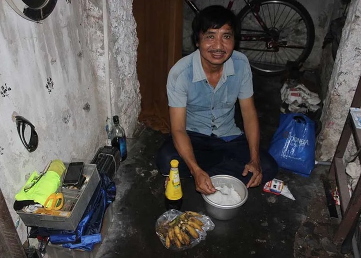 Cố diễn viên sống trong một chuồng heo được sửa lại suốt nhiều năm.