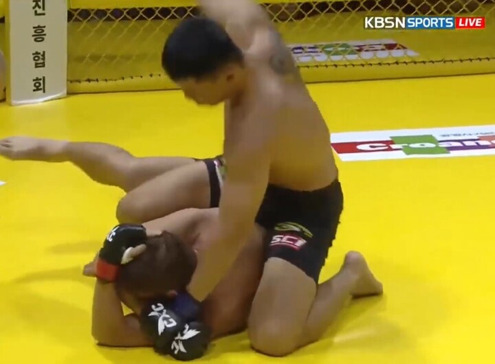 Những pha ra đòn uy lực của Công Minh khiến đối thủ chỉ biết chịu trận