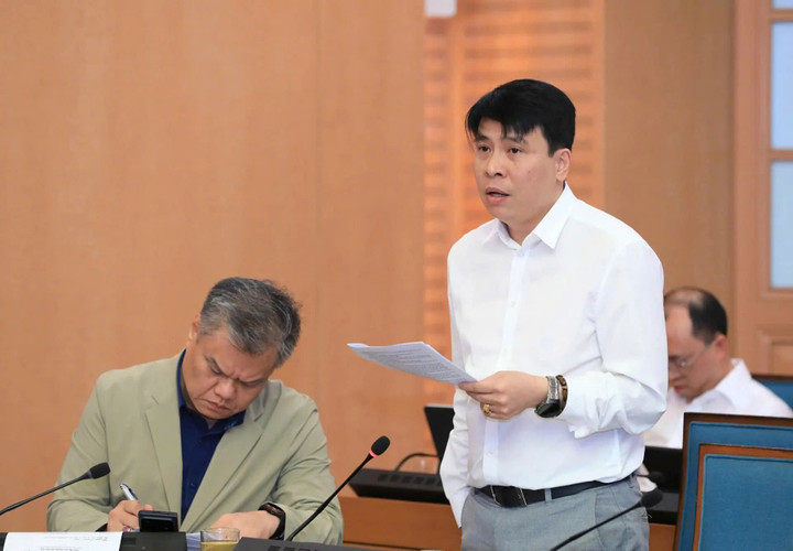 Trưởng Ban quản lý đường sắt đô thị Hà Nội (MRB) Nguyễn Cao Minh báo cáo tại phiên họp. (Ảnh: Kinh tế và Đô thị)