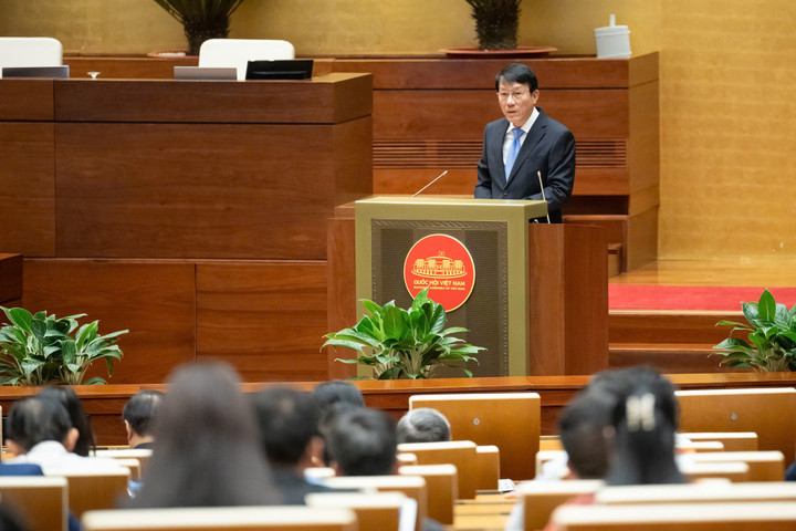 Bộ trưởng Bộ Công an, Đại tướng Lương Tam Quang trình bày dự thảo Luật An ninh mạng