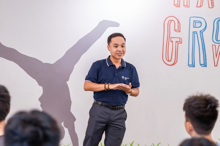 Поточне життя першого чемпіона Олімпії зі школи Ams - 2