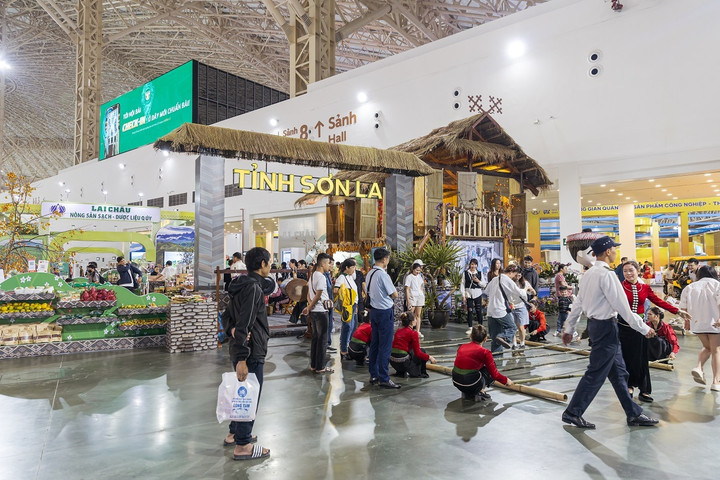 Đặc sản vùng miền: Hành trình khám phá 'Việt Nam thu nhỏ' giữa lòng VEC - 1