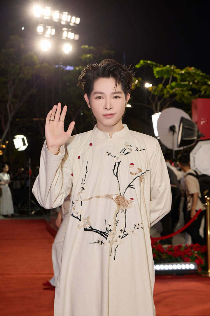 Đức Phúc giành giải "Thành tựu quốc tế của năm" nhờ chiến thắng Intervision 2025.