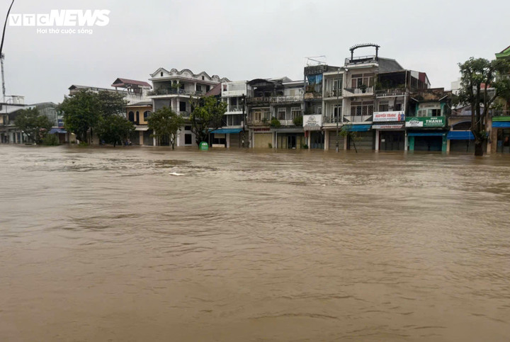 Trận lũ lịch sử vừa qua nhấn chìm 34/40 xã, phường ở TP Huế.