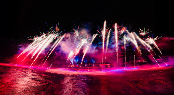 Show diễn mãn nhãn với quy mô chưa từng có.