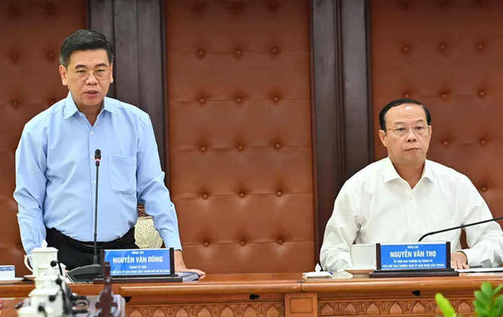 Phó Chủ tịch UBND TP.HCM Nguyễn Văn Dũng yêu cầu các sở rà soát, lập danh sách các trụ sở công dôi dư, để đề xuất phương án sử dụng hiệu quả.