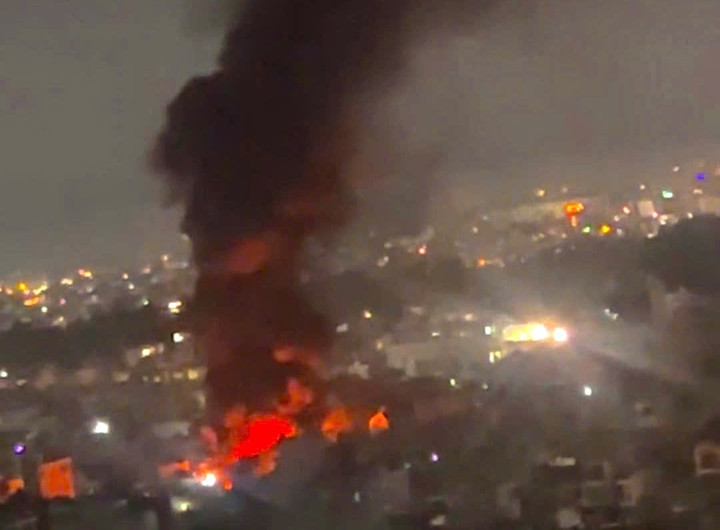 Lửa bốc cháy ngùn ngụt tại xưởng phế liệu.