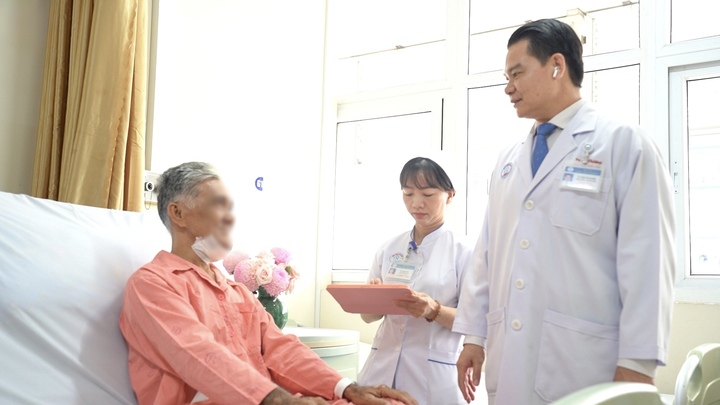 Người bệnh khoẻ mạnh sau ca phẫu thuật tái tạo xương hàm trên nền bệnh tim nặng. (Ảnh: BVCC)