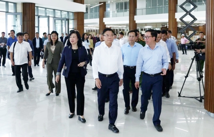 Phó Thủ tướng Lê Thành Long kiểm tra thực tế Bệnh viện Việt Đức cơ sở 2. (Ảnh: VGP/Đức Tuân)