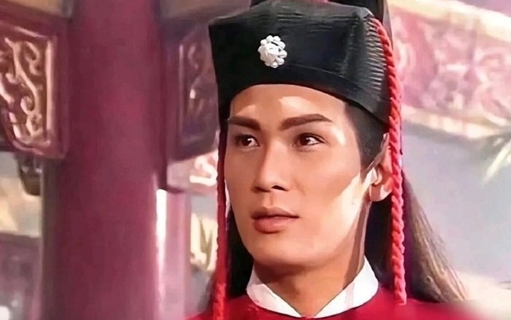 Chân Chí Cường được mệnh danh là “Triển Chiêu điển trai nhất màn ảnh”.