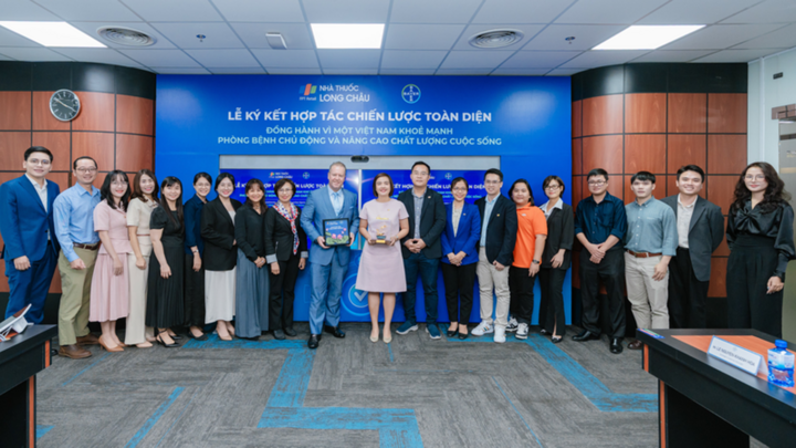 Lễ ký kết Biên bản Ghi nhớ hợp tác chiến lược giữa Bayer và Long Châu. (Ảnh: Thanh Bình)