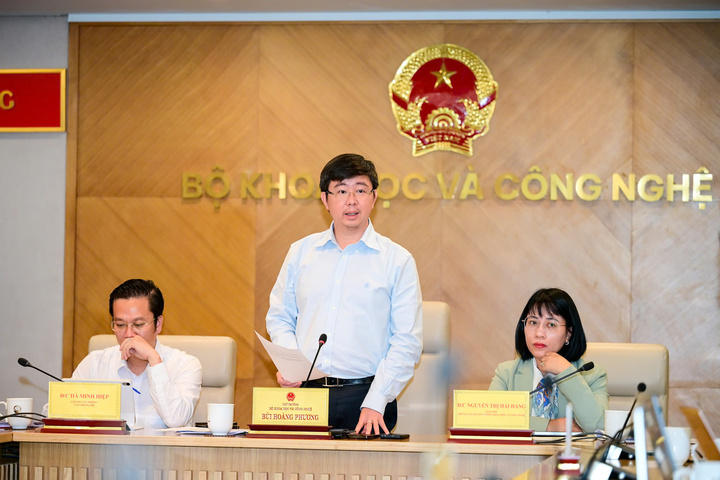 Viceminister van Wetenschap en Technologie Bui Hoang Phuong spreekt op de persconferentie. (Foto: Minh Son)
