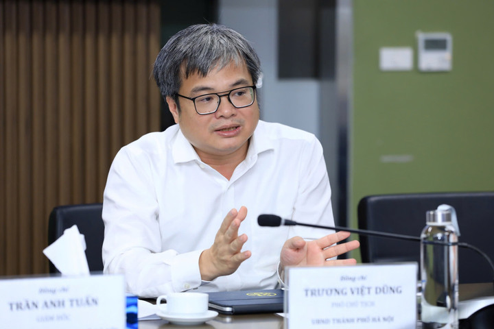 Phó Chủ tịch UBND thành phố Trương Việt Dũng phát biểu tại buổi làm việc.