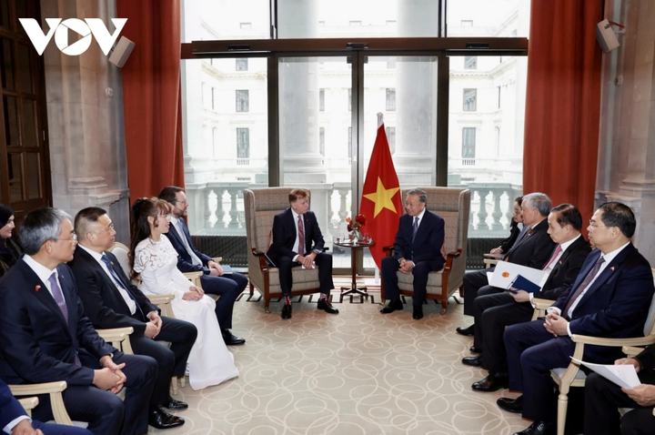 Tổng Bí thư Tô Lâm tiếp Phó Chủ tịch Cấp cao khu vực châu Á - Thái Bình Dương của Tập đoàn Airbus Chris Drewer