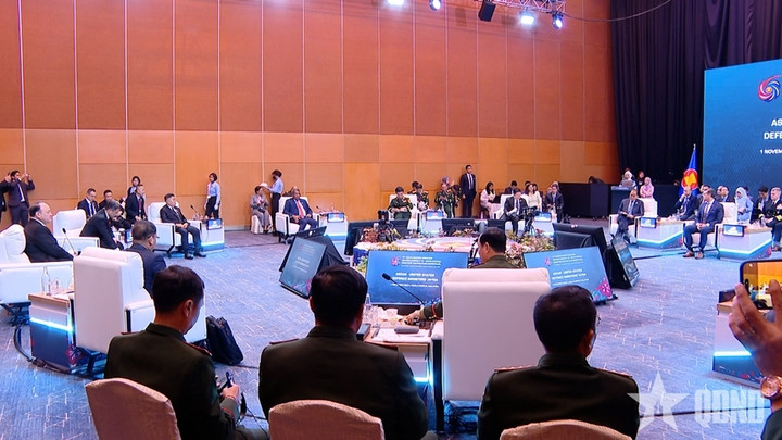 Quang cảnh tiệc trà giữa các Bộ trưởng Quốc phòng ASEAN với Bộ trưởng Chiến tranh Hoa Kỳ.