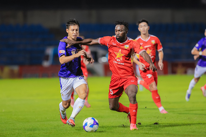 CLB Hà Nội thua trận thứ hai dưới thời huấn luyện viên Harry Kewell.