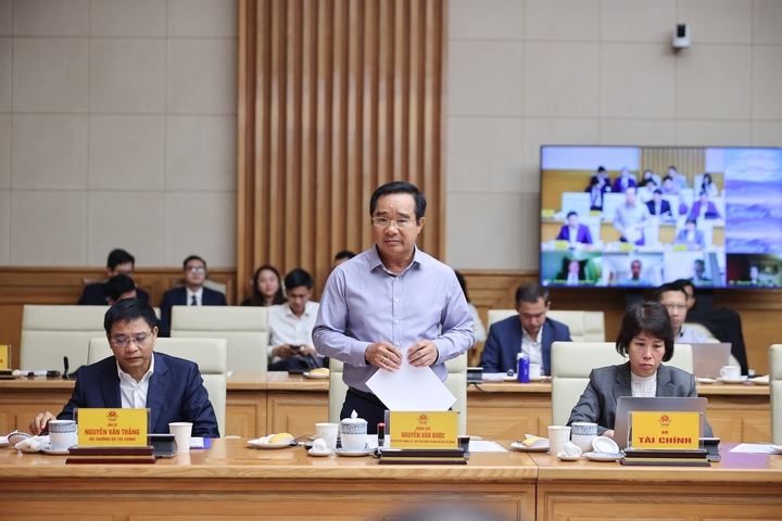 호치민시 인민위원회 위원장 응우옌 반 즈옥이 연설하고 있다. (사진: VGP)