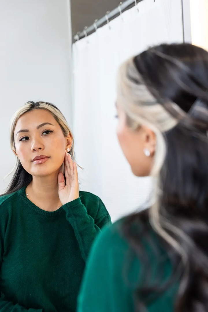 Lo lắng về đám cưới sắp tới, cô gái New York Revian Chang quyết định hút mỡ cằm.