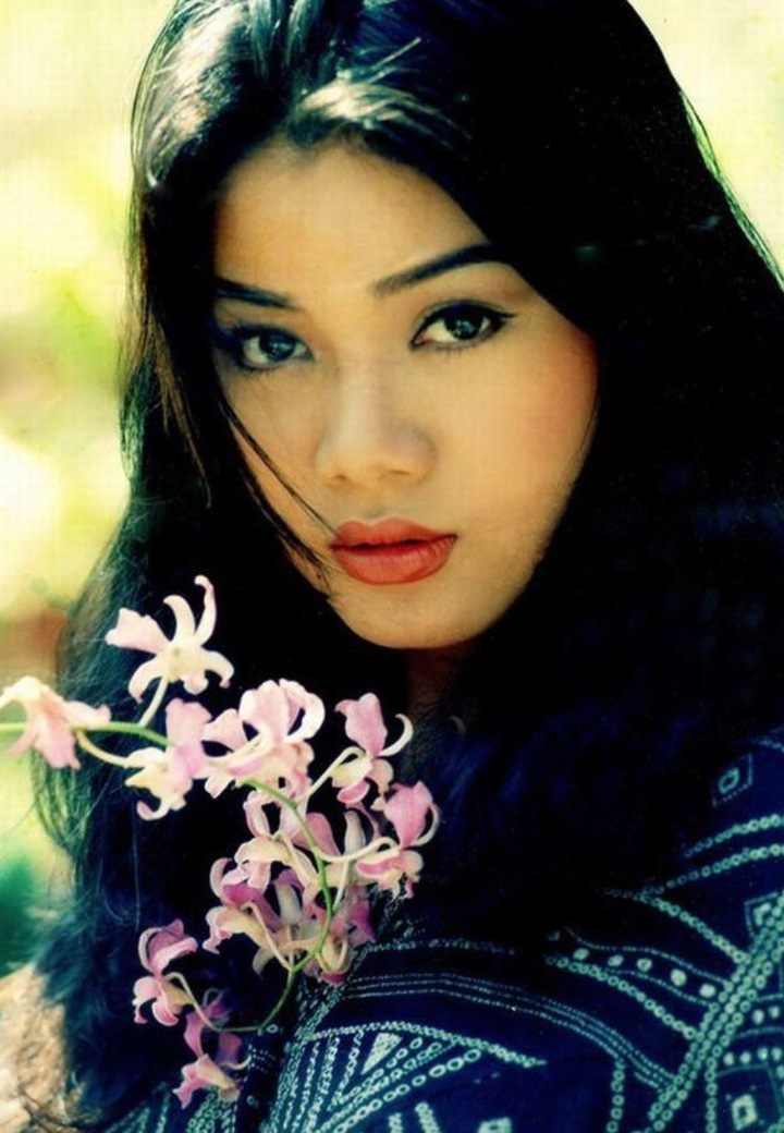 Sở hữu khuôn miệng rộng, gương mặt vuông vức, đôi mắt to dài, Trương Ngọc Ánh nhanh chóng trở thành nhan sắc gây chú ý của làng điện ảnh Việt những năm 1990.