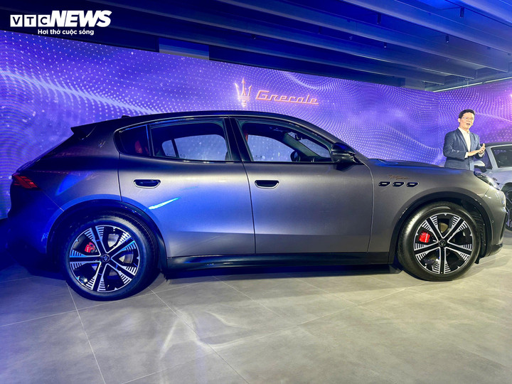 Xe có khả năng tăng tốc 0-100 km/h trong 4,1 giây, thể hiện rõ tinh thần thể thao và cảm xúc lái đậm chất Maserati dù sử dụng hệ truyền động điện. (Ảnh: Mạnh Hùng)