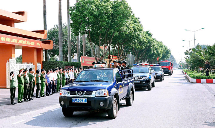 Các lực lượng ra quân đồng loạt diễu hành tuyên truyền, biểu dương lực lượng qua các tuyến đường, khu vực dân cư của phường Hoa Lư, Đông Hoa Lư, Nam Định, Đông A, Phù Vân, Phủ Lý, Hà Nam...