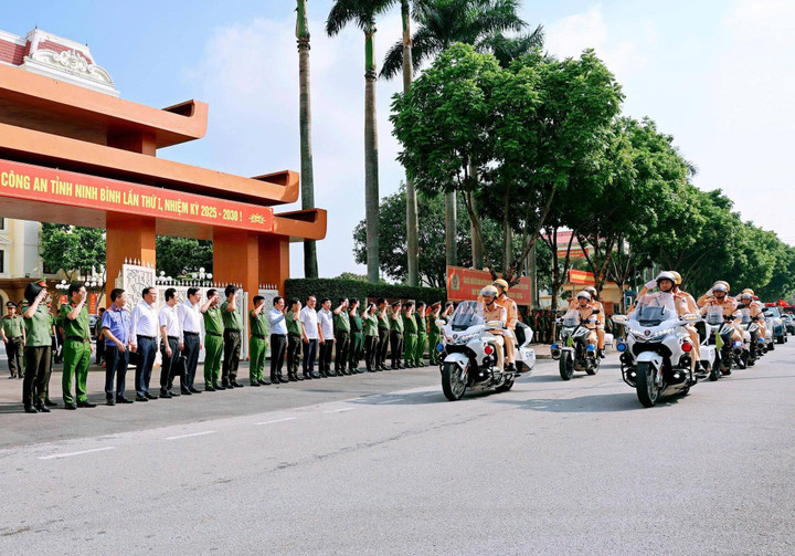Công an tỉnh Ninh Bình tổ chức lễ ra quân bảo đảm an ninh, trật tự Đại hội đại biểu Đảng bộ tỉnh Ninh Bình lần thứ I, nhiệm kỳ 2025 - 2030, tiến tới Đại hội đại biểu toàn quốc lần thứ XIV của Đảng.