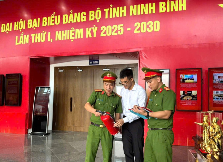 Phòng Cảnh sát PCCC và CNCH Công an tỉnh Ninh Bình tổng rà soát các cơ sở thuộc diện quản lý về PCCC trên địa bàn; tổ chức kiểm tra công tác PCCC và CNCH tại các công trình, cơ sở trọng điểm về chính trị - kinh tế - văn hóa - xã hội; các địa điểm diễn ra các hoạt động của Đại hội.