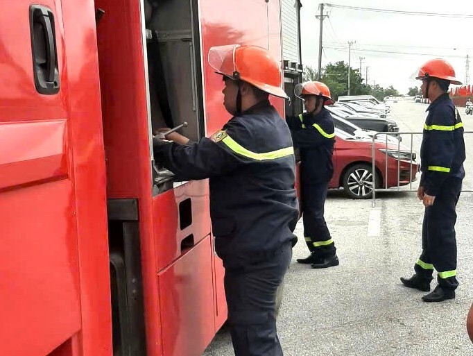 Đại hội đại biểu Đảng bộ tỉnh Ninh Bình lần thứ I, nhiệm kỳ 2025- 2030 là sự kiện chính trị đặc biệt quan trọng của Đảng bộ và Nhân dân tỉnh Ninh Bình. Đại hội nhằm tiếp tục phát huy sức mạnh của khối đại đoàn kết toàn dân tộc, chung sức xây dựng Đảng và hệ thống chính trị trong sạch, vững mạnh; khai thác tiềm năng, lợi thế, tăng tốc bứt phá, đưa Ninh Bình phát triển nhanh, bền vững, phấn đấu đến năm 2030 trở thành thành phố trực thuộc Trung ương.