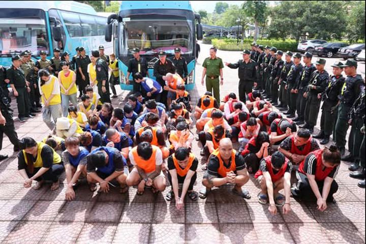 Các đối tượng liên quan bị bắt giữ. (Ảnh: Công an cung cấp)