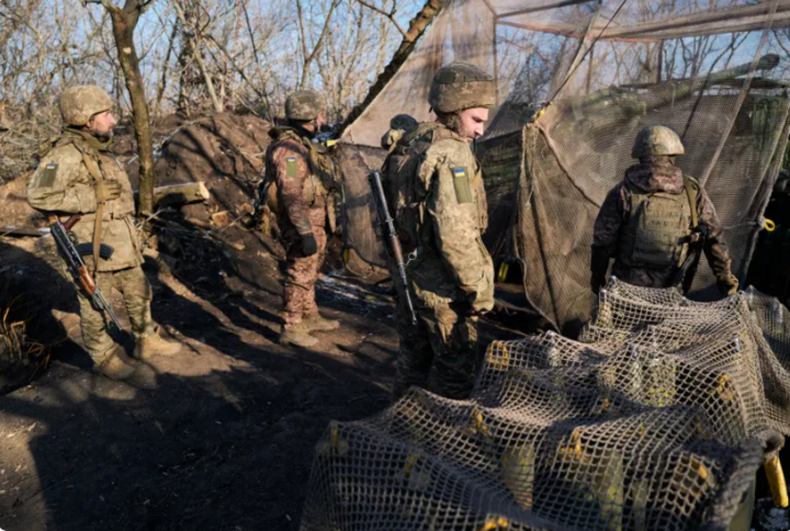 Binh sĩ Ukraine trên tuyến đầu gần thành phố Pokrovsk, Ukraine, ngày 9/2/2025. (Ảnh: Getty Images)