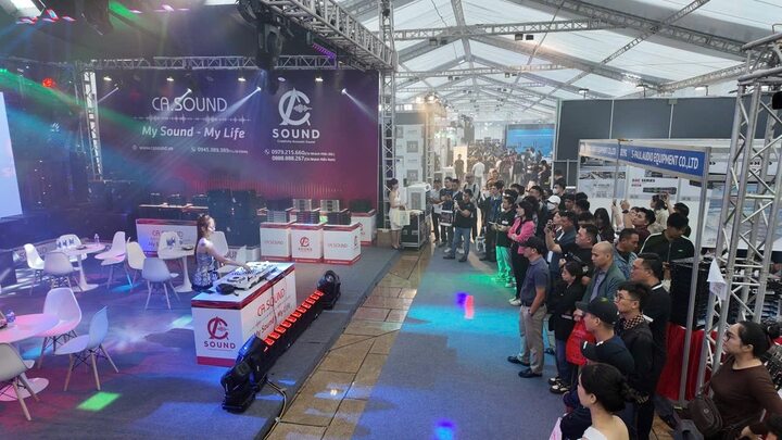 Besøkende kan se live lyd- og lysshow.