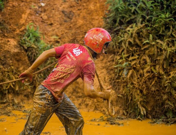 Điều kiện thời tiết càng khiến cuộc đua trở nên thú vị và khó đoán.