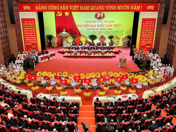 Trong 2 ngày 29 và 30/9, Đại hội Đảng bộ tỉnh Phú Thọ lần thứ I, nhiệm kỳ 2025 – 2030 được tổ chức trọng thể, là sự kiện chính trị đặc biệt quan trọng của Đảng bộ, chính quyền và Nhân dân tỉnh Phú Thọ.