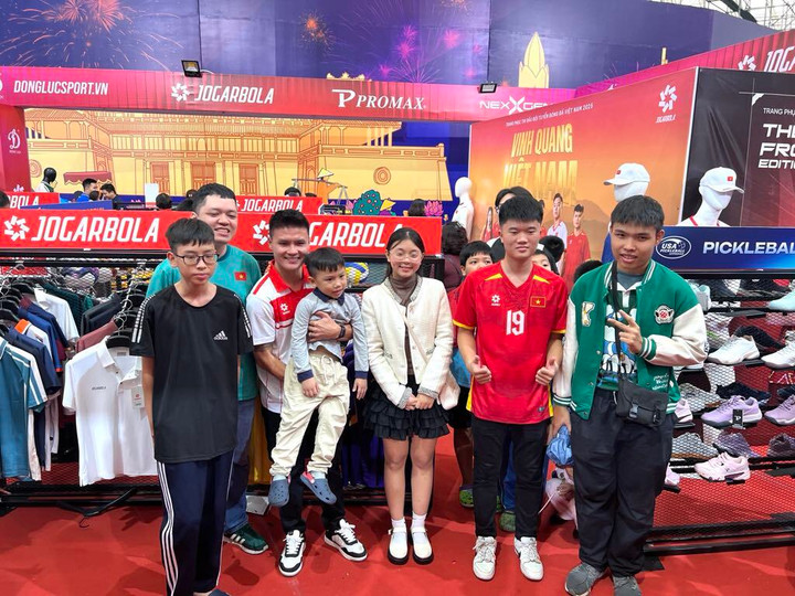 Người đổ về Hội chợ Mùa thu 2025 trước khi cơ hội mua sắm khép lại vào ngày 4/11 - 3