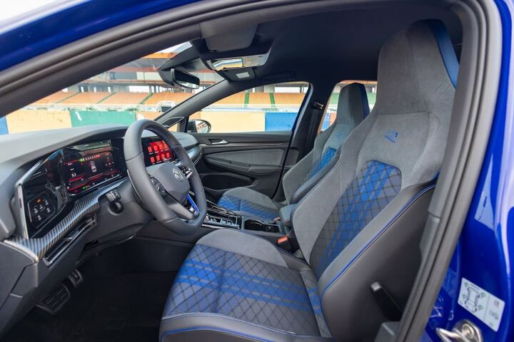 Nội thất thể thao trên Golf R. (Ảnh: Volkswagen Việt Nam)