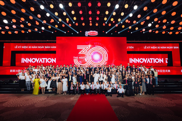 Người tiêu dùng hạnh phúc - Xã hội hạnh phúc - Nhân viên hạnh phúc luôn là kim chỉ nam cho mọi hoạt động của doanh nghiệp.