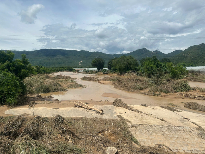 Hiện trường vụ vỡ hồ chứa nước.