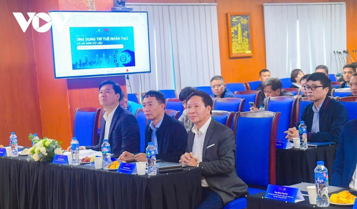 Các đại biểu tham dự hội thảo.