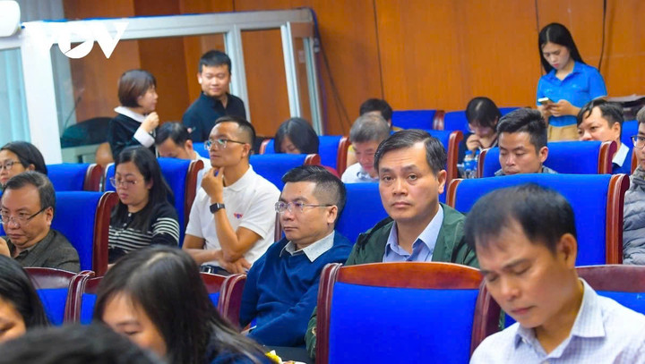 Các cán bộ, phóng viên, biên tập viên, kỹ thuật viên trong Đài Tiếng nói Việt Nam tham dự hội thảo.