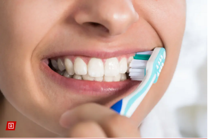 Các nha sỹ khuyên mọi người nên đánh răng trước bữa sáng ít nhất 2 phút. (Ảnh: nypost).