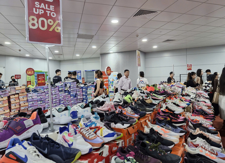 ការកាត់បន្ថយពន្ធ និងការជំរុញការប្រើប្រាស់ គឺជាដំណោះស្រាយដែលស្នើឡើងដោយអ្នកជំនាញ ដើម្បីជំរុញកំណើននៅឆ្នាំ 2026។ (រូបភាព៖ Ha Linh)