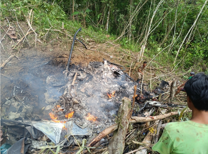 Hiện trường vụ rơi trực thăng ở đảo Mindanao, Philippines ngày 4/11. (Ảnh: ABS-CBN)