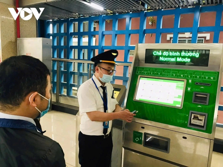 Từ ngày 18/11, hành khách đi tàu Cát Linh – Hà Đông sẽ chuyển sang sử dụng thẻ vé định danh điện tử mới, thay thế hoàn toàn thẻ vé cũ.