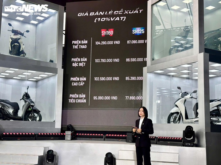 Honda Việt Nam công bố bảng giá xe SH160i/125i. Xe có mức giá từ 77,89 - 104,29 triệu đồng. (Ảnh: Mạnh Hùng)